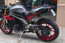 Triumph Speed Triple R 1050