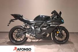 Yamaha R7