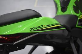 Kawasaki Ninja ZX - 10 R