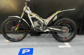 TRS 300 RR RAGA RACING